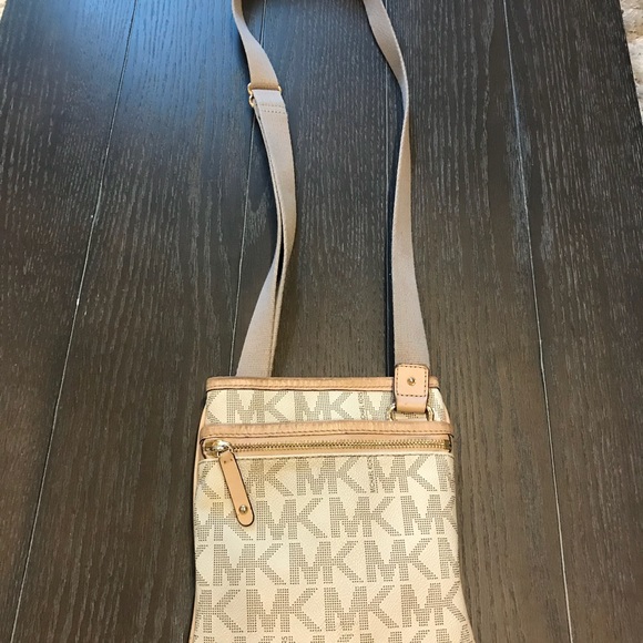 Michael Kors crossbody bag - Picture 4 of 6